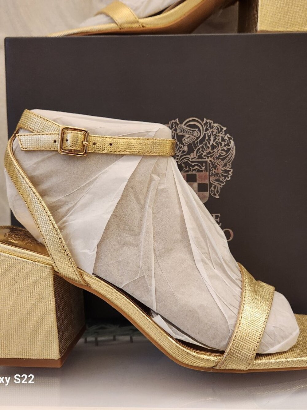 Vince Camuto Jarenn Gold Block Leather Heel Sandals. NIB. Size 10